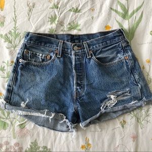 Dark wash Levi’s mom shorts